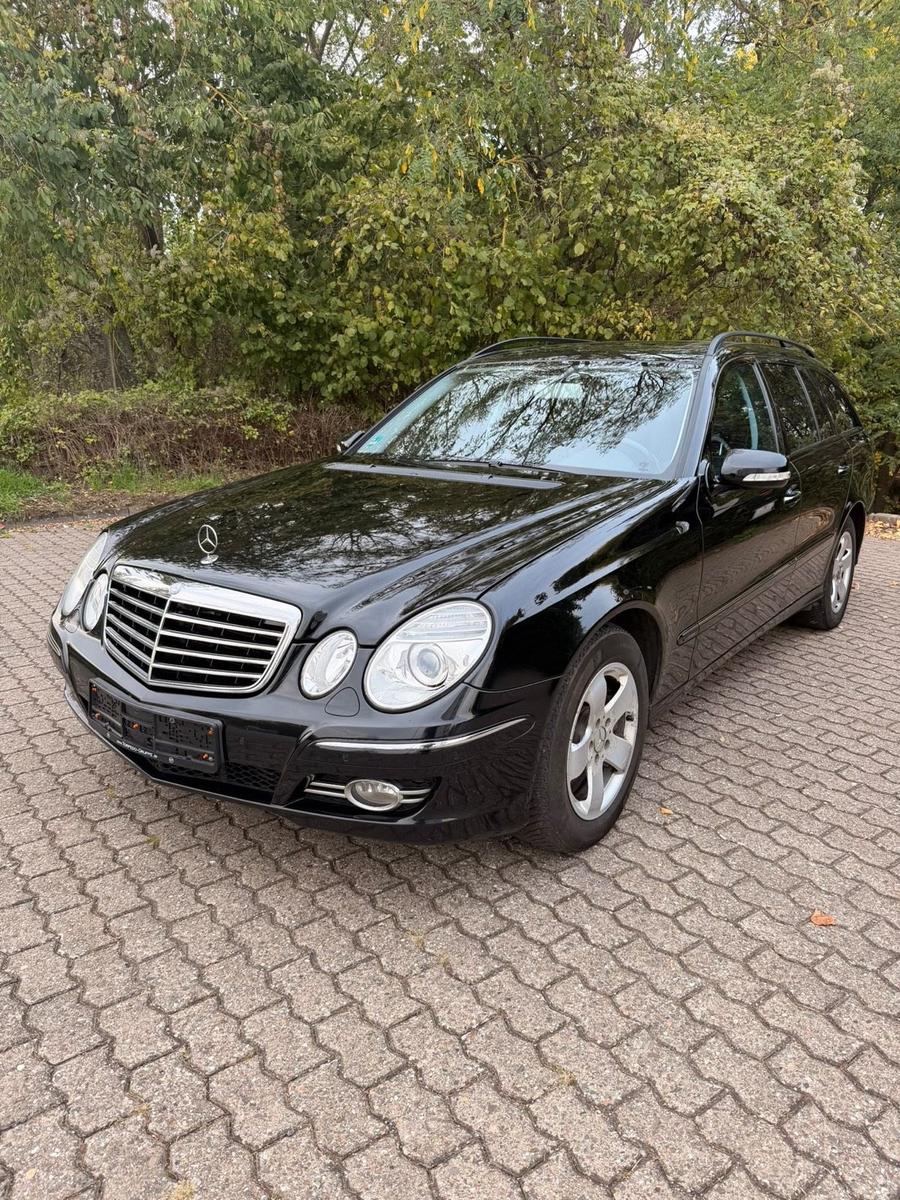 Mercedes-Benz E320 2006 — rear view