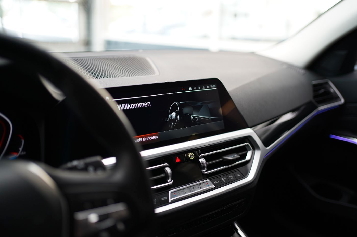 Fahrzeugabbildung BMW 320d Sport Line +HeadUp+AHK+Laserlicht+Parkassis