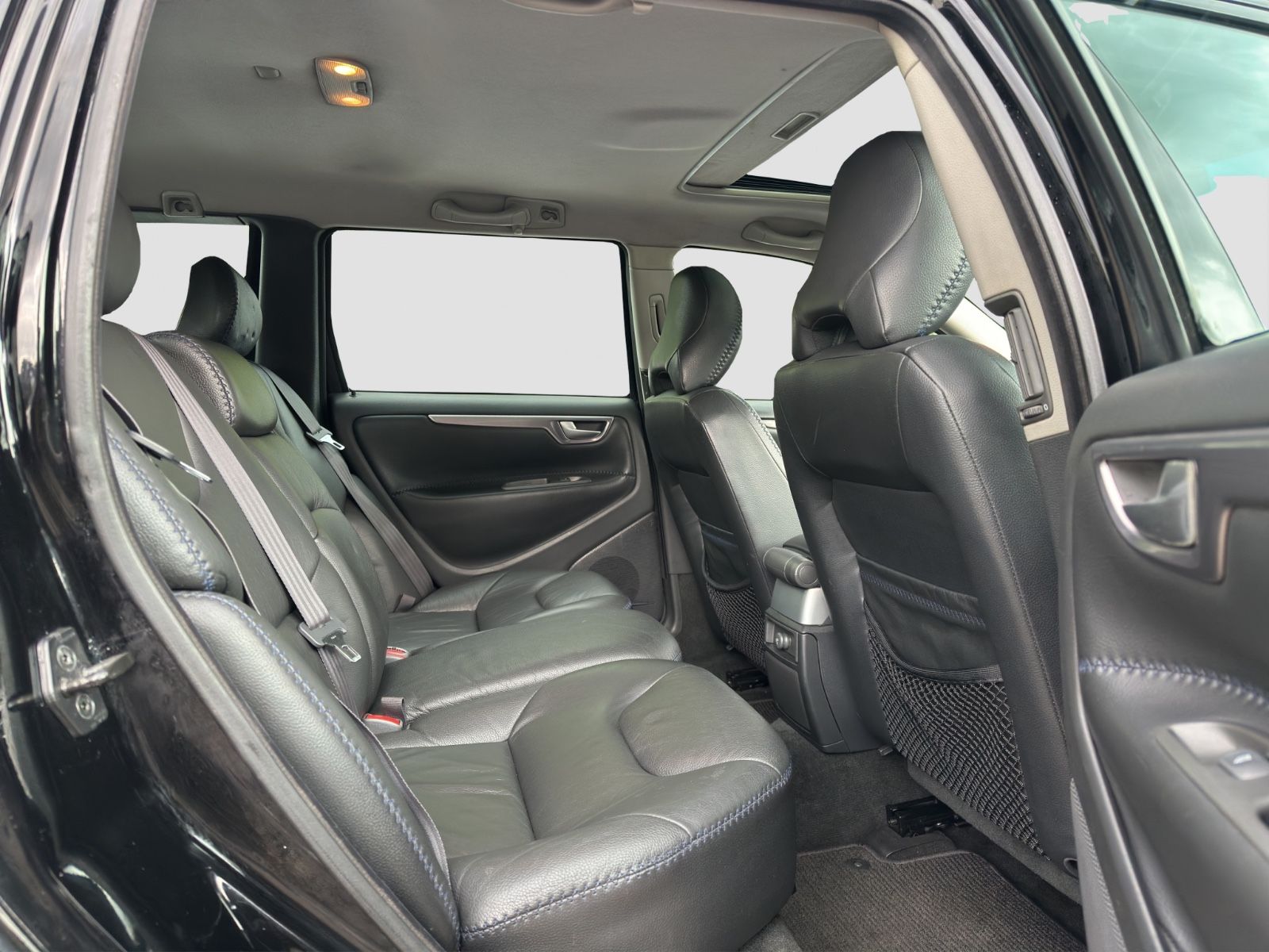 Fahrzeugabbildung Volvo V70 XC 2.4 T AWD/Leder/Schiebedach/Sitzheiz./