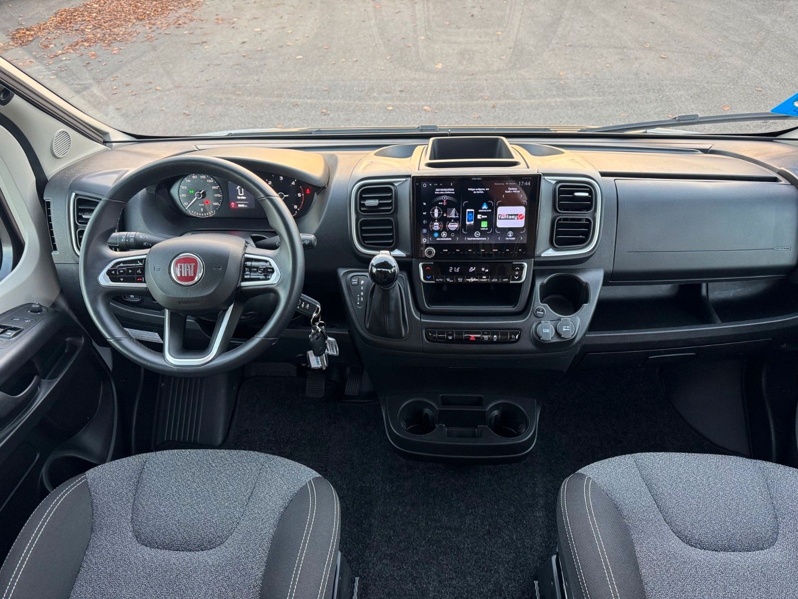 Fahrzeugabbildung Carado CVE600 PRO | Autom. | Komf-Basic-Style Pak. Navi