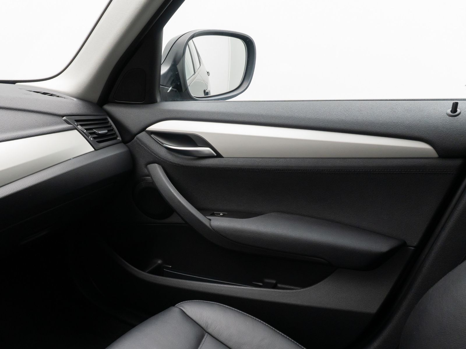 Fahrzeugabbildung BMW X1 sD18d PDC HiFi Leder KlimaAut Multilenkrad LM