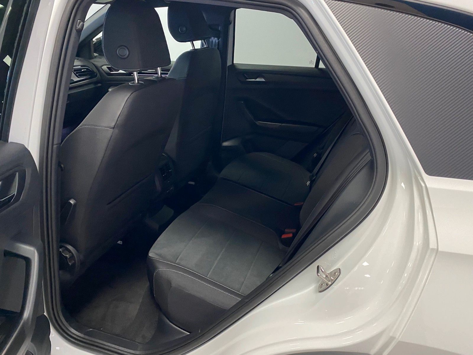 Fahrzeugabbildung Volkswagen T-Roc 1.5 TSI DSG+BLACKSTYLE+PANO+19"+ACC+MATRI+