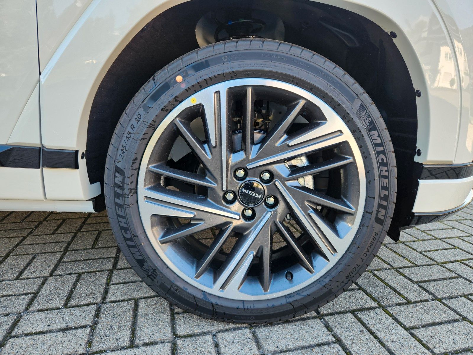 Fahrzeugabbildung KGM ACTYON+BLISS+SH VO+HI+ELEKTR.HECKKLAPPE+KAMERA H