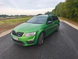 Skoda Octavia 2.0 TDI RS Combi RS - Skoda Octavia: Grün