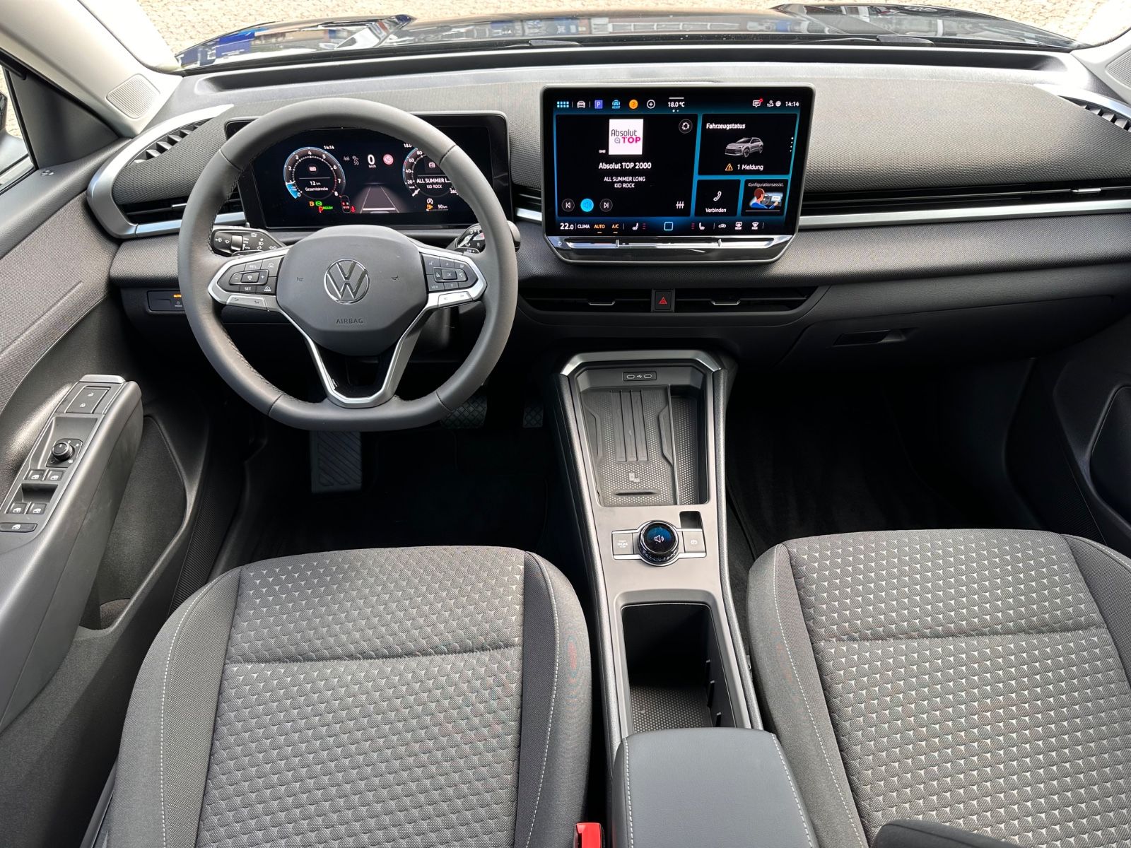 Fahrzeugabbildung Volkswagen T-Roc 1.5 eTSI DSG Life APP/ACC/LED/SHZG/PDC