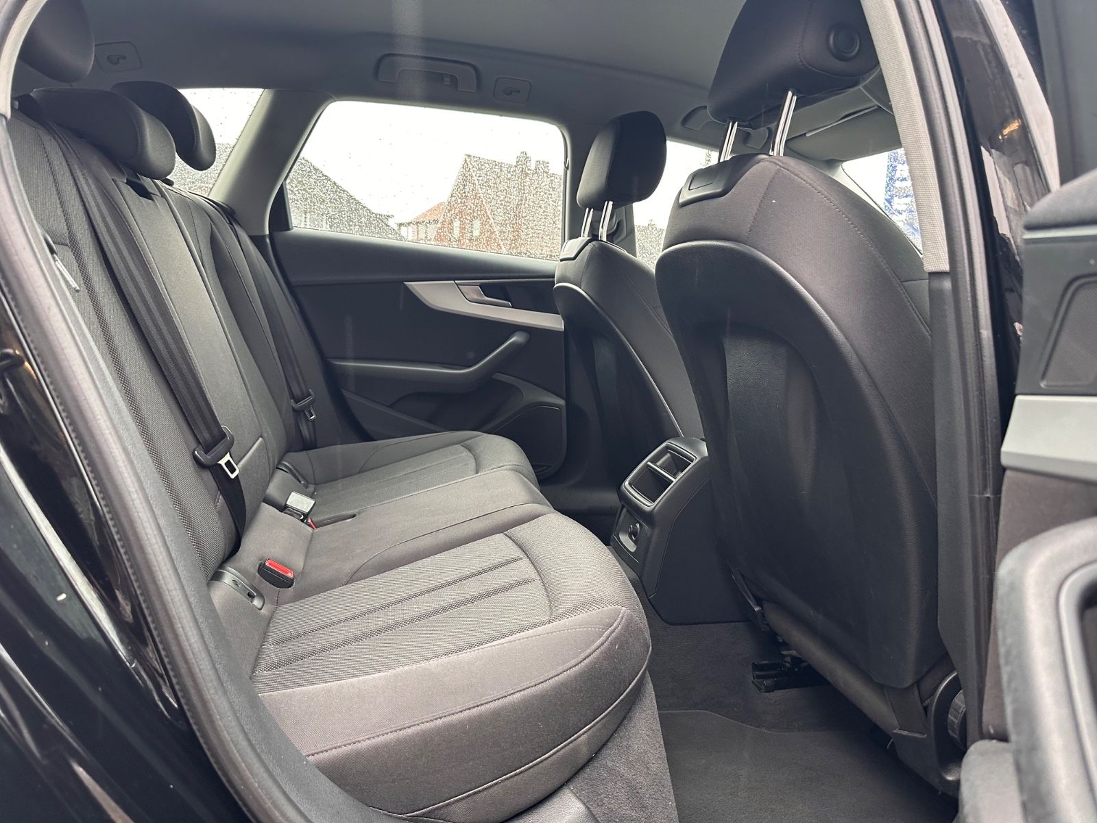 Fahrzeugabbildung Audi A4 Avant 2.0 TDI BiXenon/GRA/Navi/PDC/eHeck