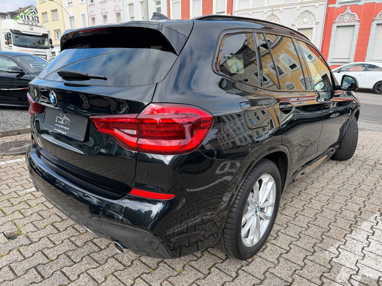 Fahrzeugabbildung BMW X3 xDrive 20 d M SPORT HUD AHK LEDER PANO D-KEY