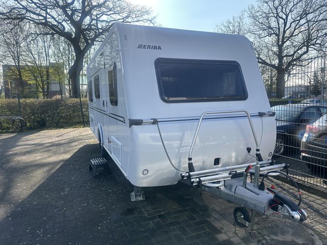 HYMER  ERIBA  HYMERCAR Eriba Novaline 495 GFKFahrradtrgBATTERAMBIENT