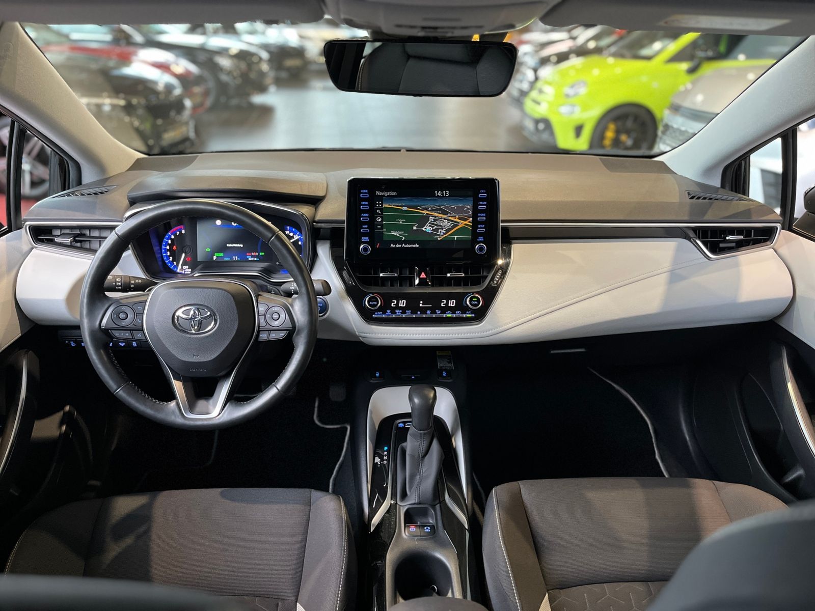 Fahrzeugabbildung Toyota Corolla Hybrid Club LED NAV DAB PDC ALU