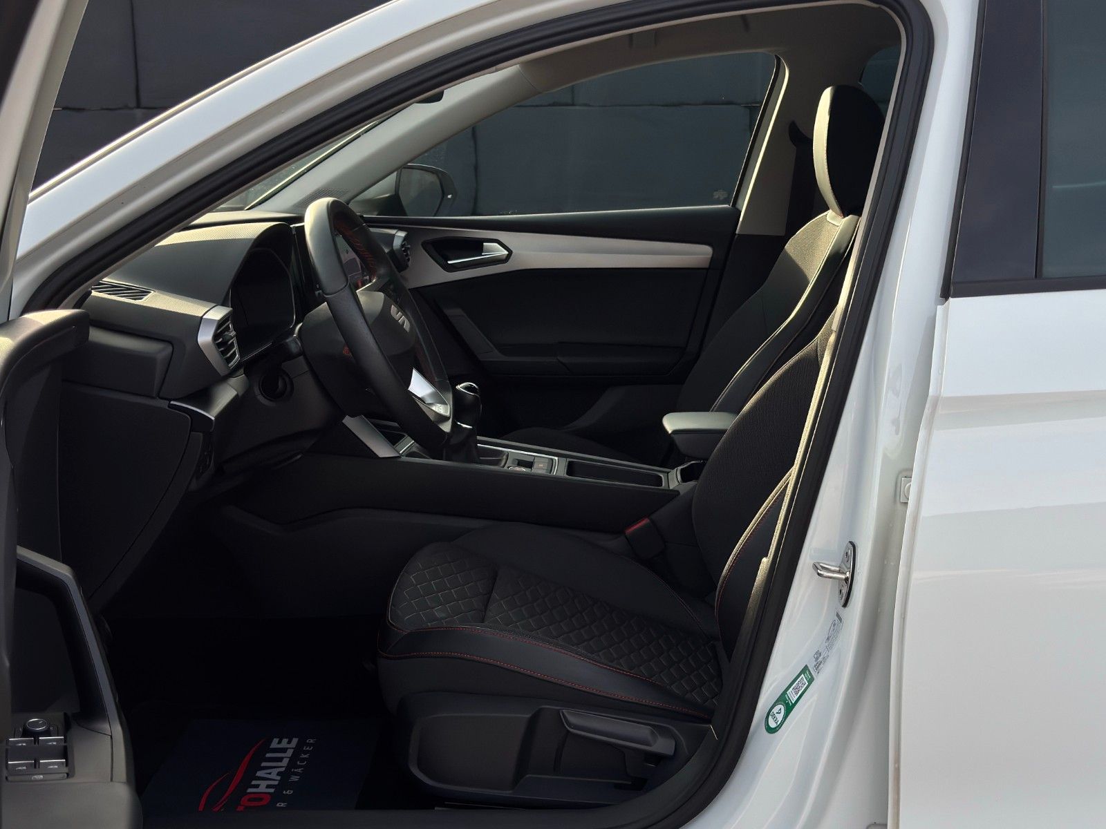 Fahrzeugabbildung SEAT Leon 1.5 TSI FR ACC LED VC SHZ LHZ Kam Ambiente