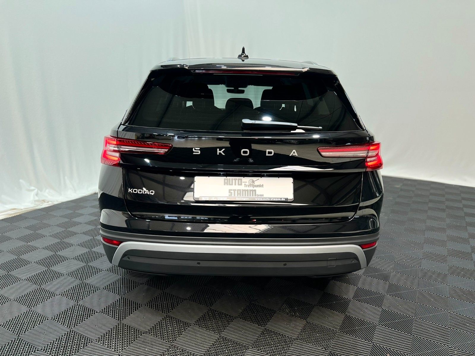 Fahrzeugabbildung SKODA Kodiaq Selection - 7Si - AHK - Navi - DSG