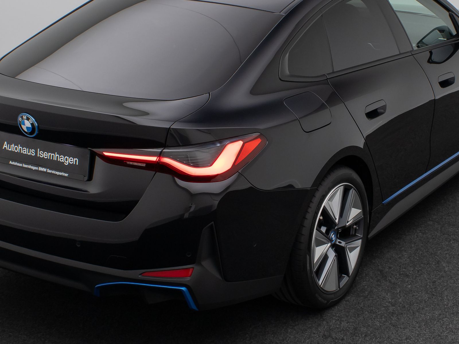 Fahrzeugabbildung BMW i4 eD40 GC HiFi Alarm Kamera HUD Leder 19Zoll