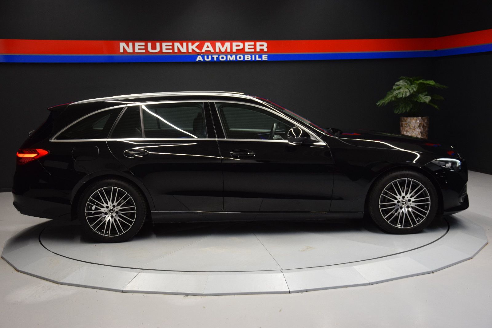 Fahrzeugabbildung Mercedes-Benz C 180 T-Modell Avantgarde MBUX Ambiente Kamera