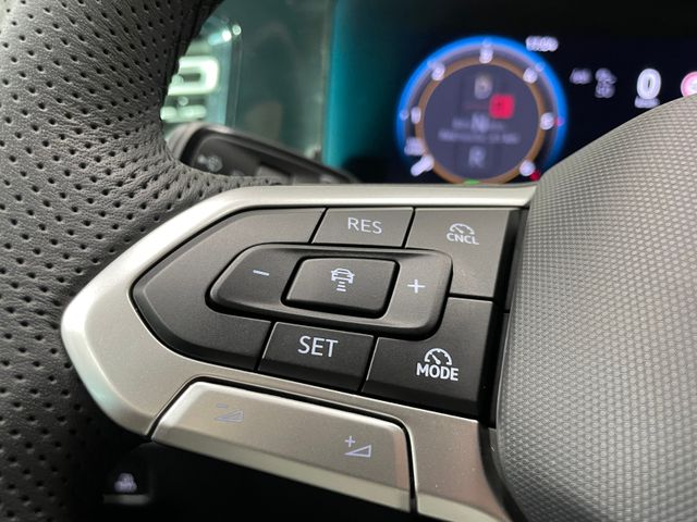 Tiguan R-Line 2.0 TDI DSG AHK PANO NAVI