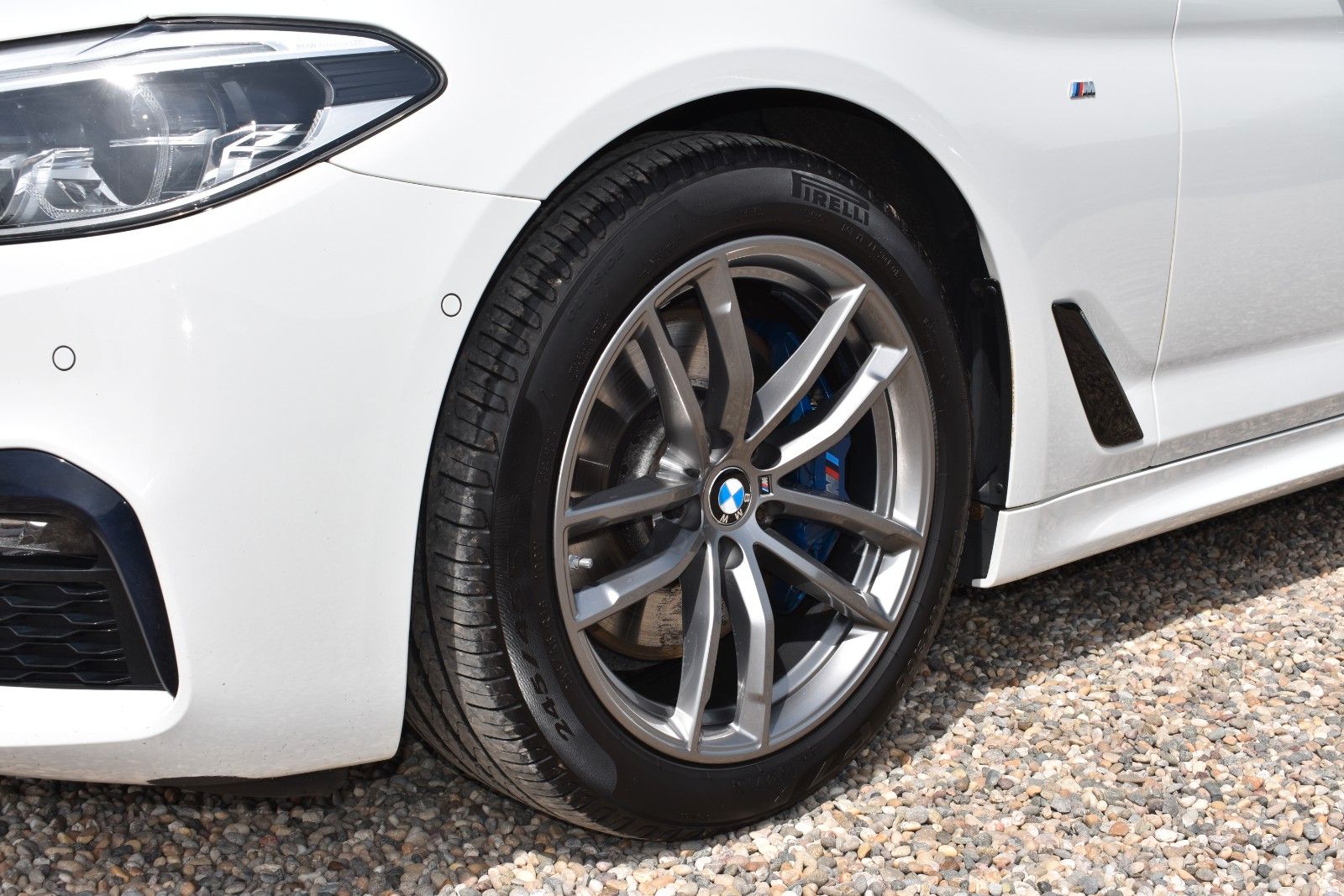 Fahrzeugabbildung BMW 530d Touring xDrive M Sport HUD AHK H&K Panorama