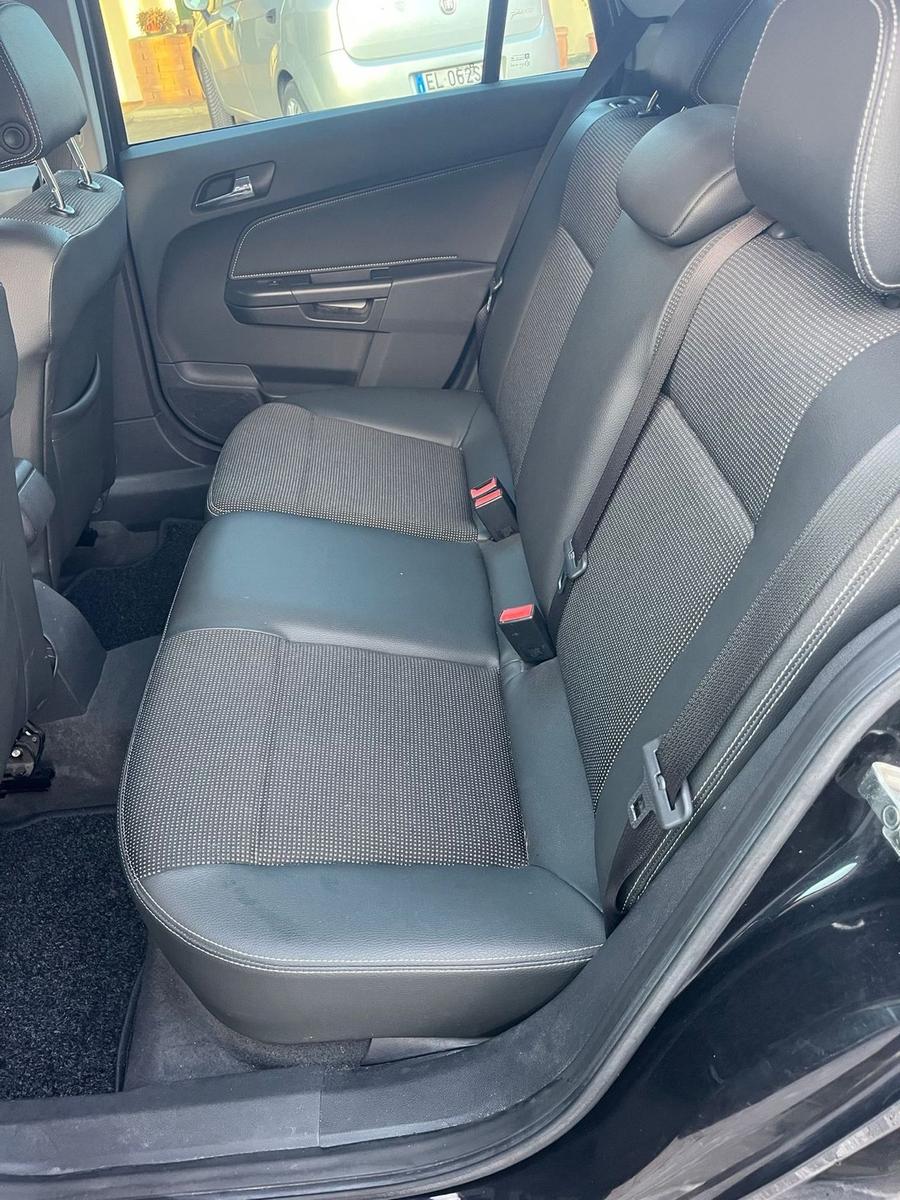 Opel Astra 2009 — photo 8