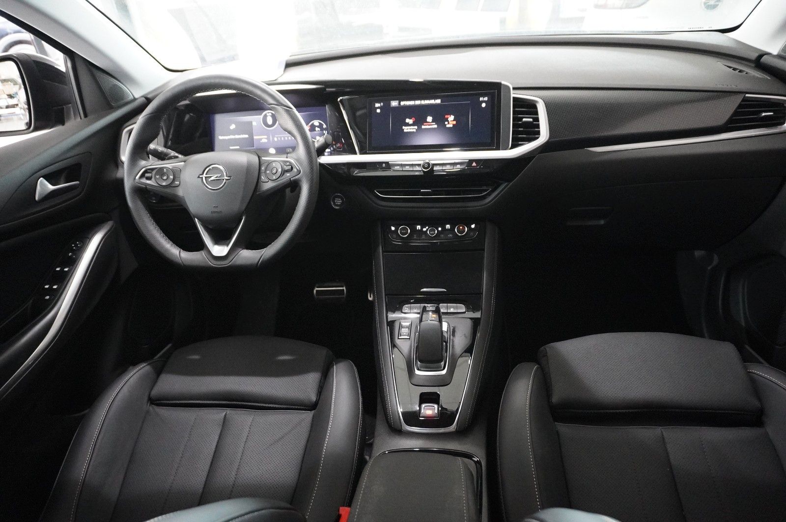 Fahrzeugabbildung Opel Grandland (X) 1.6T GSe HYBRID 4X4 NAVI/LED/SPORT