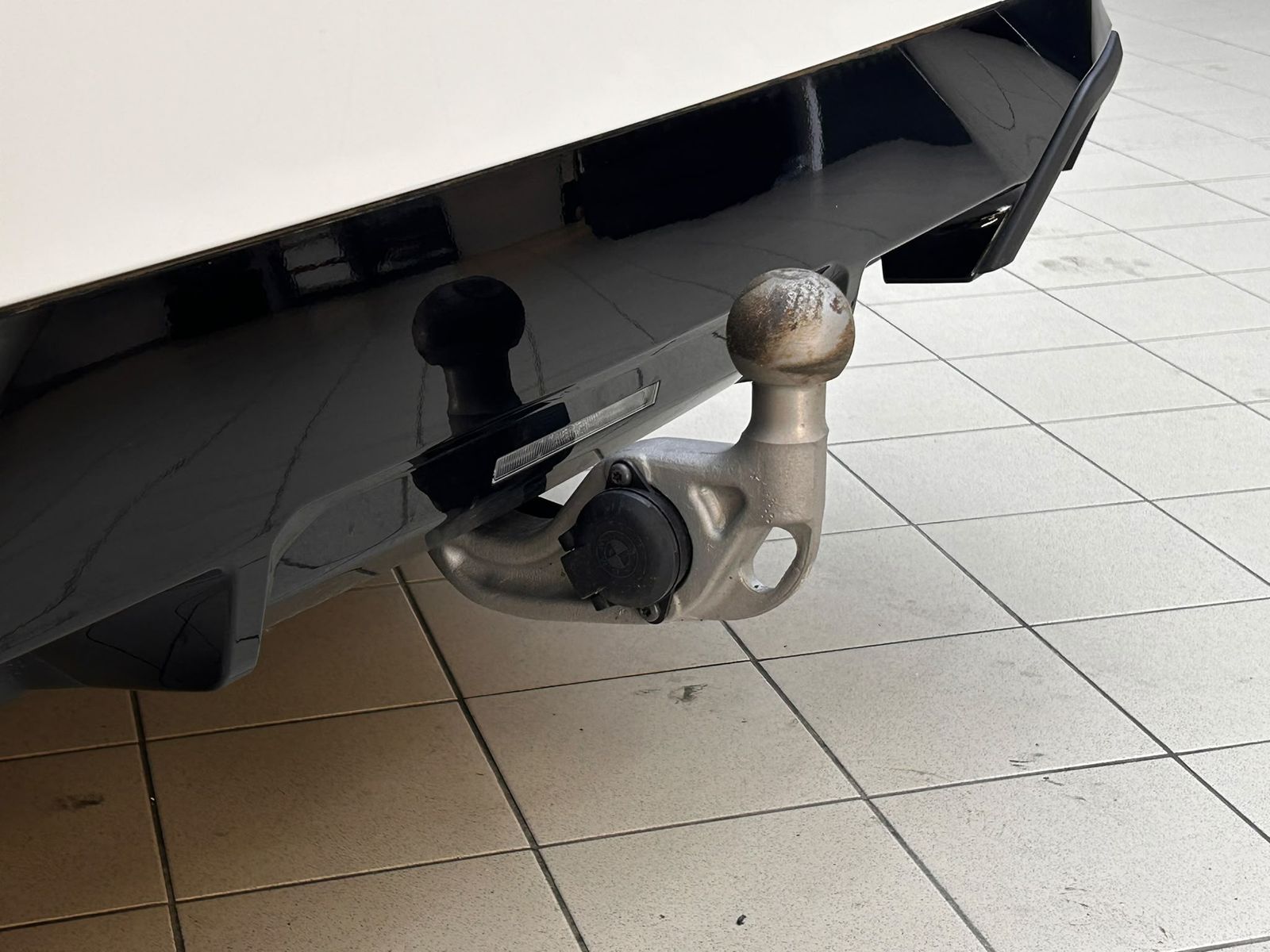 Fahrzeugabbildung BMW 520 T Sport Aut M PAKET+SCHADO+HEAD+H&K+360+AHK+
