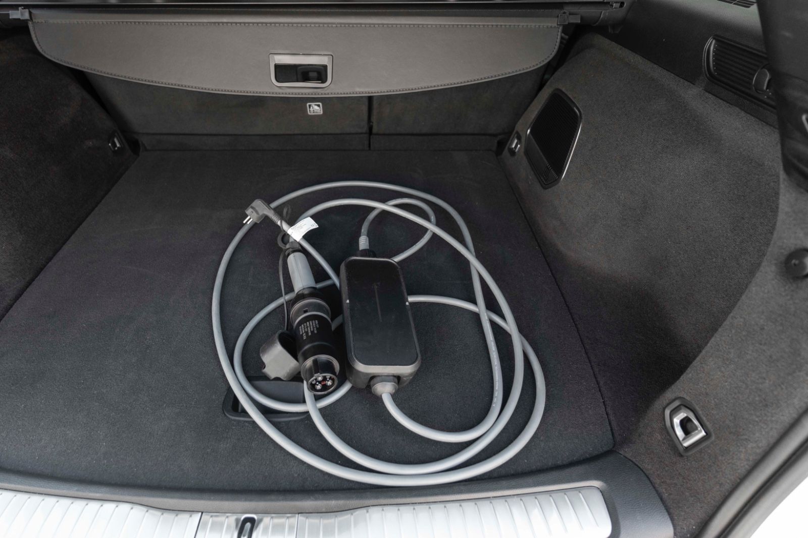 Fahrzeugabbildung Jeep Grand Cherokee 2.0 Overland 4XE McIntosh LED ACC