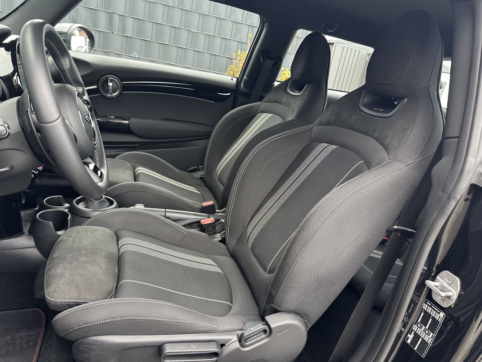 Fahrzeugabbildung MINI John Cooper Works Sport-Aut. NAV+LED+KAM+ACC+VC