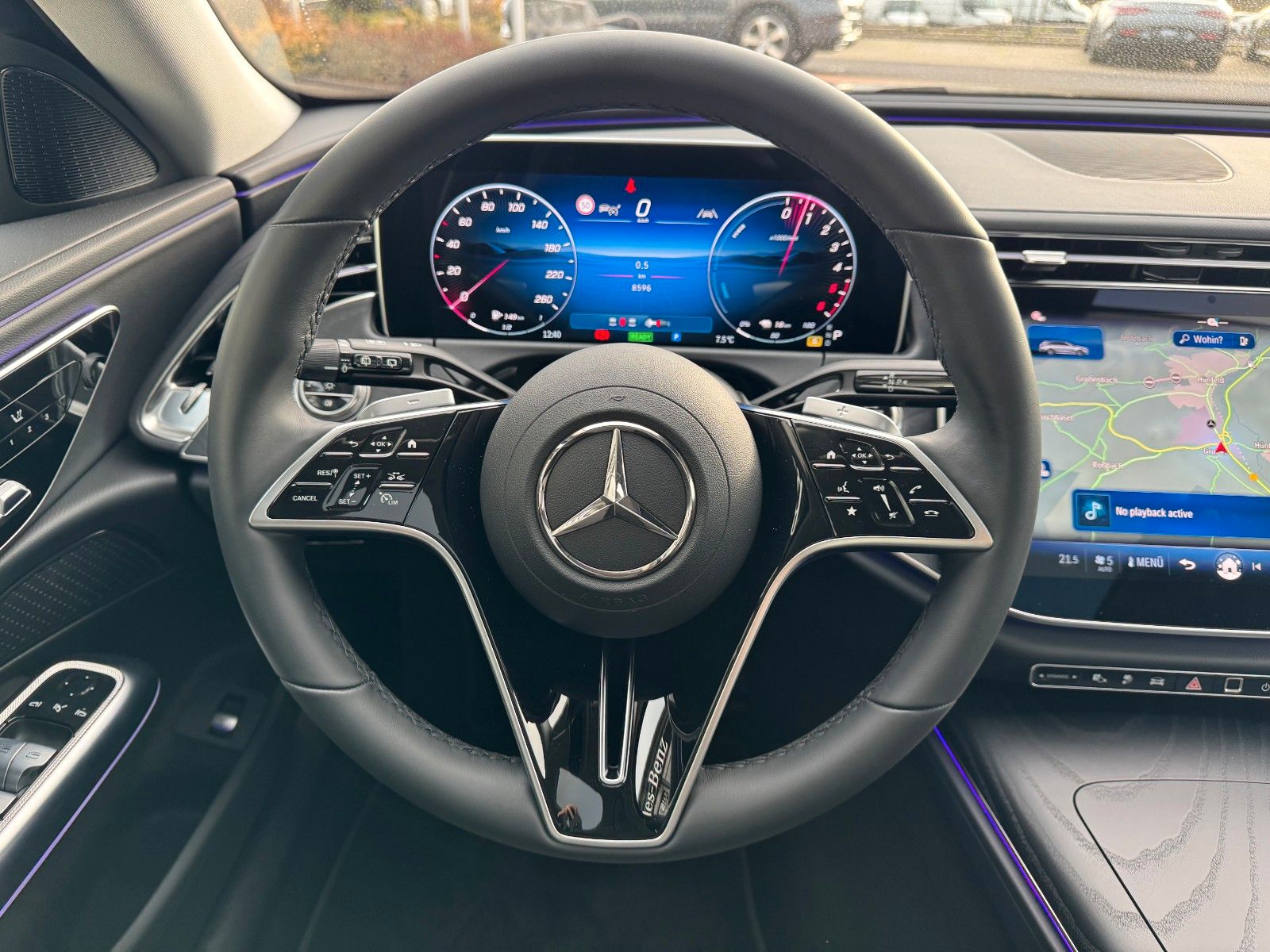 Fahrzeugabbildung Mercedes-Benz E 300de Avantgarde+Pano+AHK+DistrPro+Digital+360