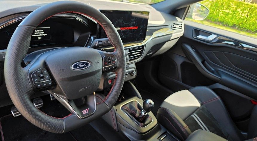 FORD Focus Lim. ST X*Track Pack* FORD Focus Lim. ST X*Track Pack*