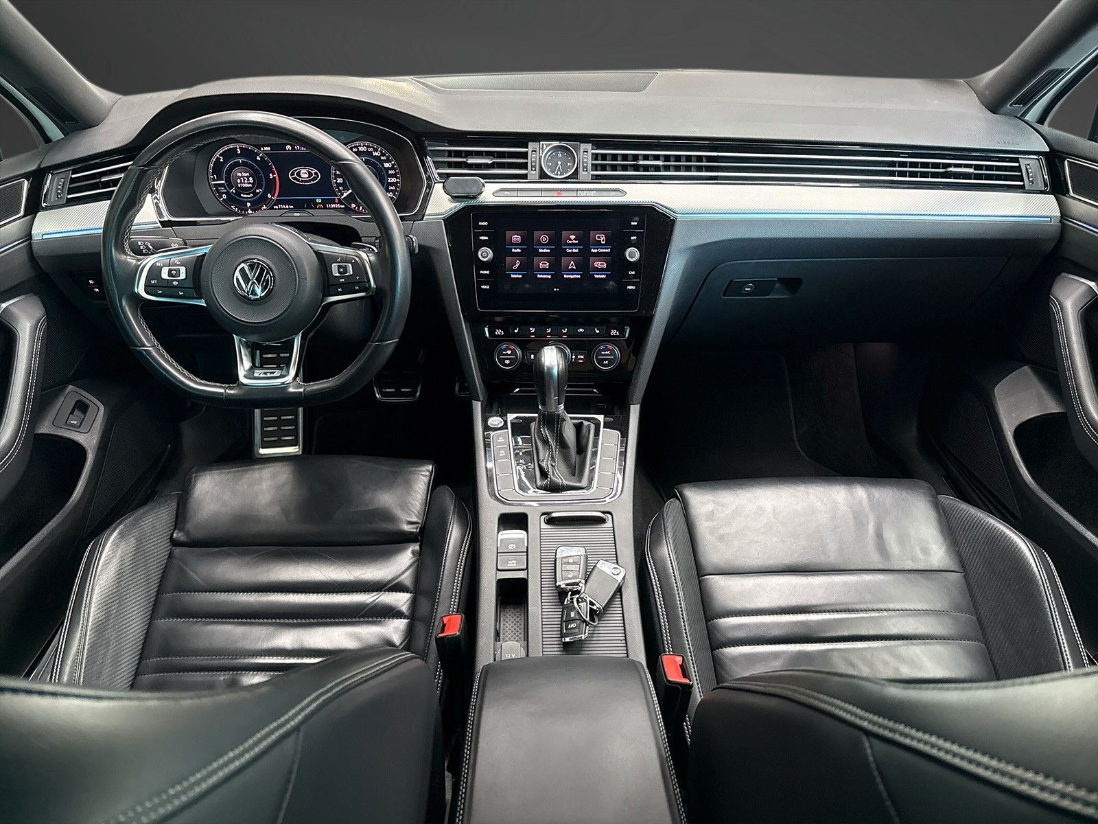 Fahrzeugabbildung Volkswagen Passat Variant R-Line *Standheizung*Pano*AHK*ACC