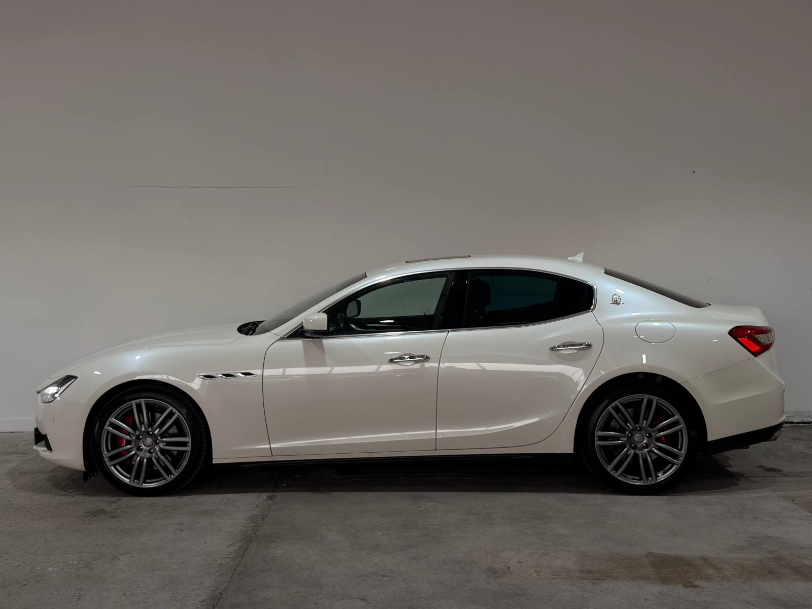Maserati Ghibli SQ4 3.0 V6 409 ch • BVA • 4x4 • Cuir • Toit Panoramique