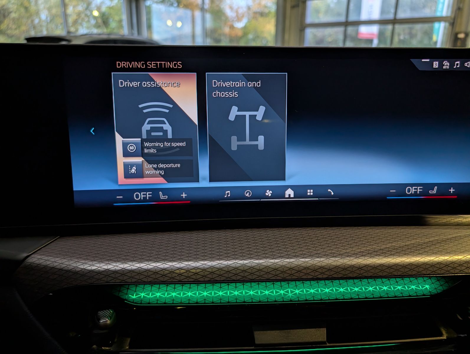 Fahrzeugabbildung BMW 320 d M-Sport Ad-LED ACC Comfort Kamera Pano AHK