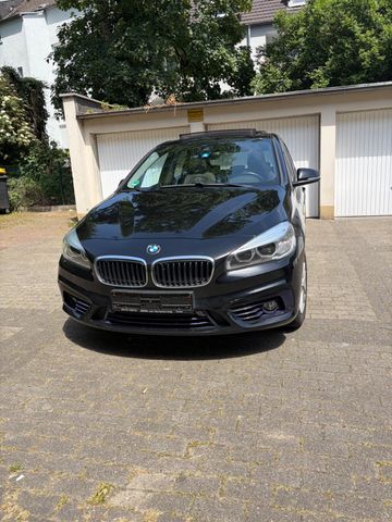 BMW 218i Active Tourer Sport Line AT PANO SHZ NAVI