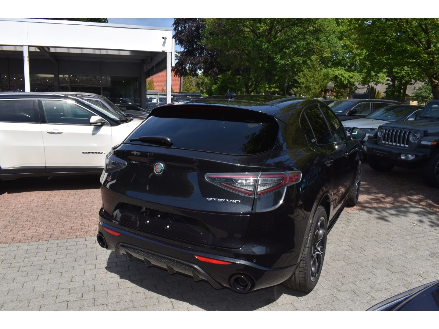 Fahrzeugabbildung Alfa Romeo Stelvio Veloce Q4 2.0 Turbo 16V - Panoramadach