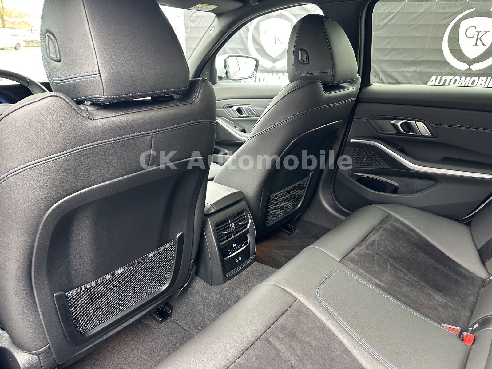 Fahrzeugabbildung BMW 320 d Touring M Sport/Navi/HeadUp/Kamera/LED