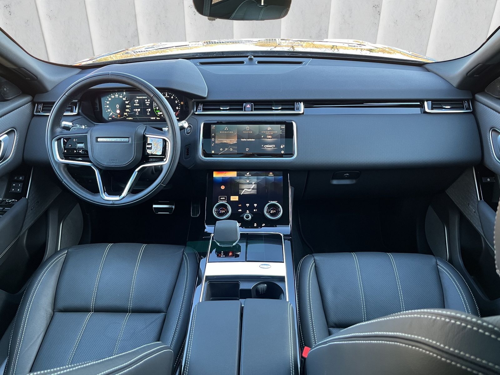 Fahrzeugabbildung Land Rover Range Rover Velar Velar P400e R-Dynamic*BlackEdi