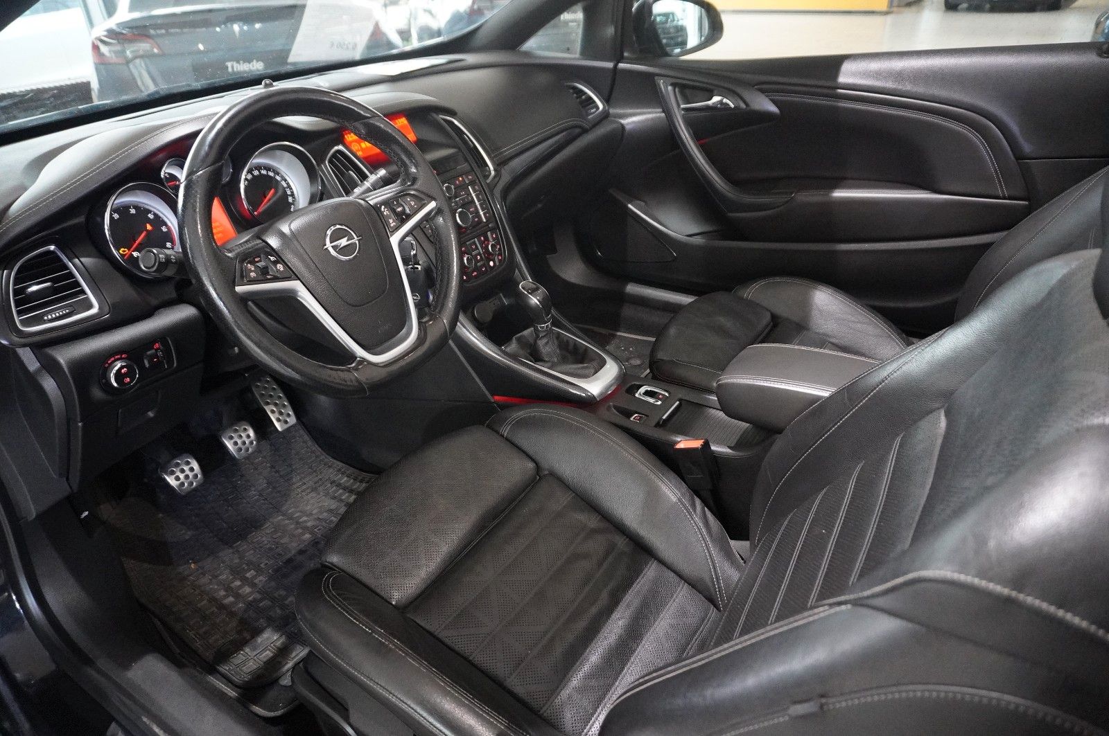 Fahrzeugabbildung Opel Cascada 2.0D INNOVATION BI-XENON/SHZ/SPORT/LEDER