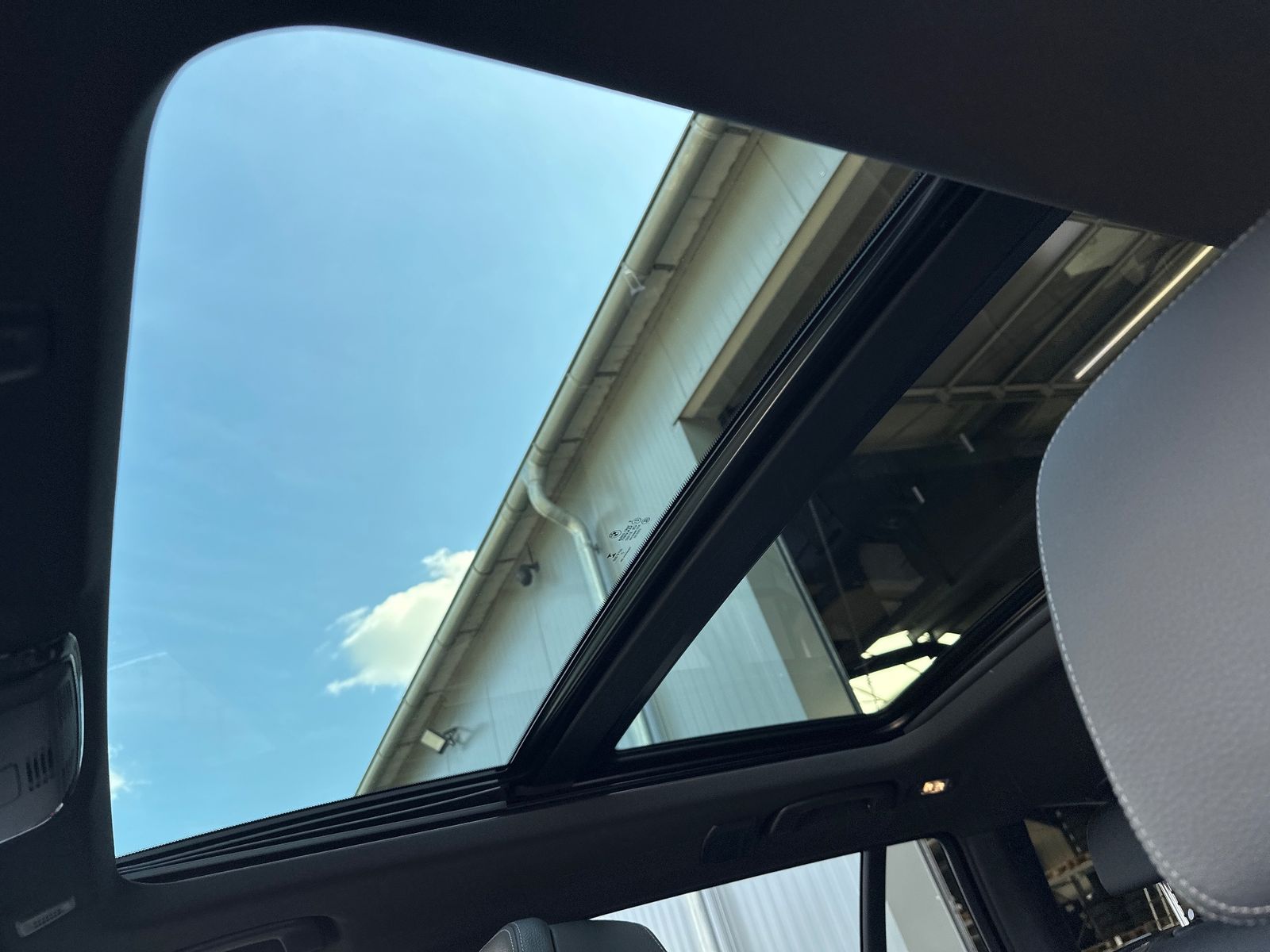 Fahrzeugabbildung BMW 520d Touring M-Sport NAV+LED+PANO+AHK+STHZG