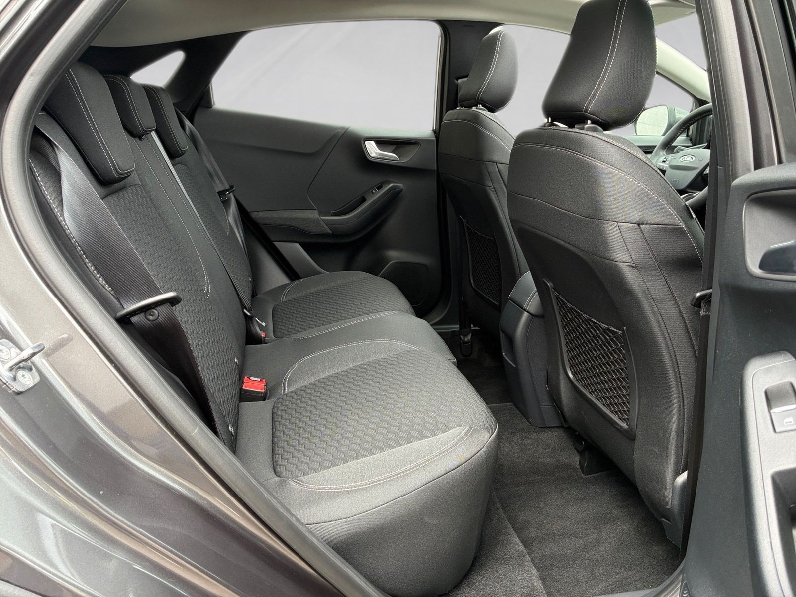 Fahrzeugabbildung Ford Puma 1,0Hybrid Titanium Automatik,Navi,Pano,Allw