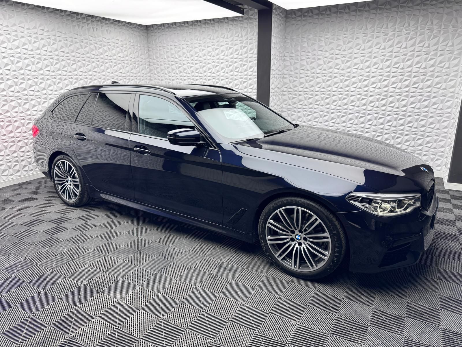 Fahrzeugabbildung BMW 520d M-PAKET/ACC/PANO/HUD/DA+/KEYL/LED/R-CAM/DAB