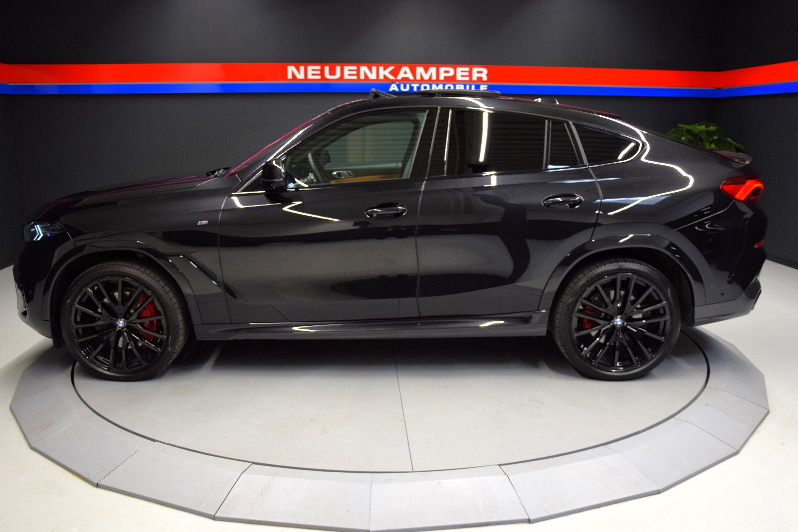 Fahrzeugabbildung BMW X6 30d xDrive M Sport Pro Facelift Pano h/k 360°