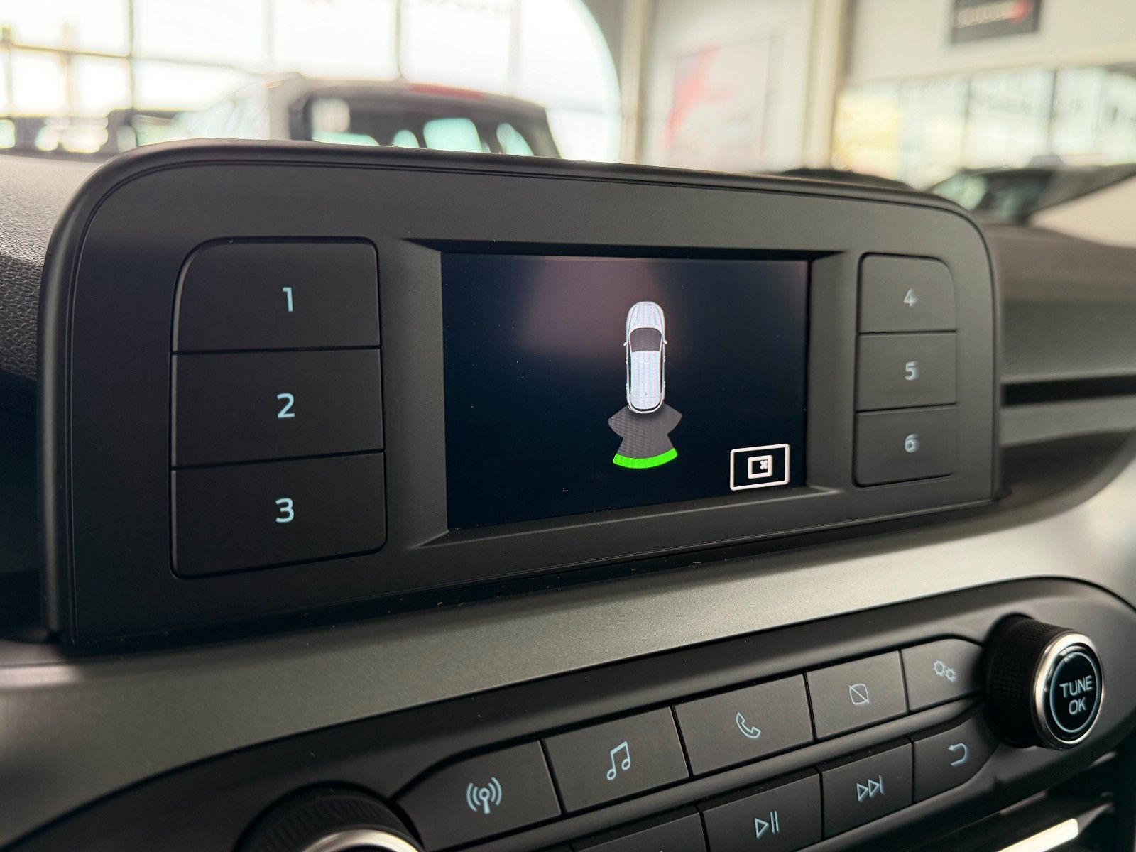 Fahrzeugabbildung Ford Focus Limousine 1.0 Trend  "Winter-Paket  Klima"