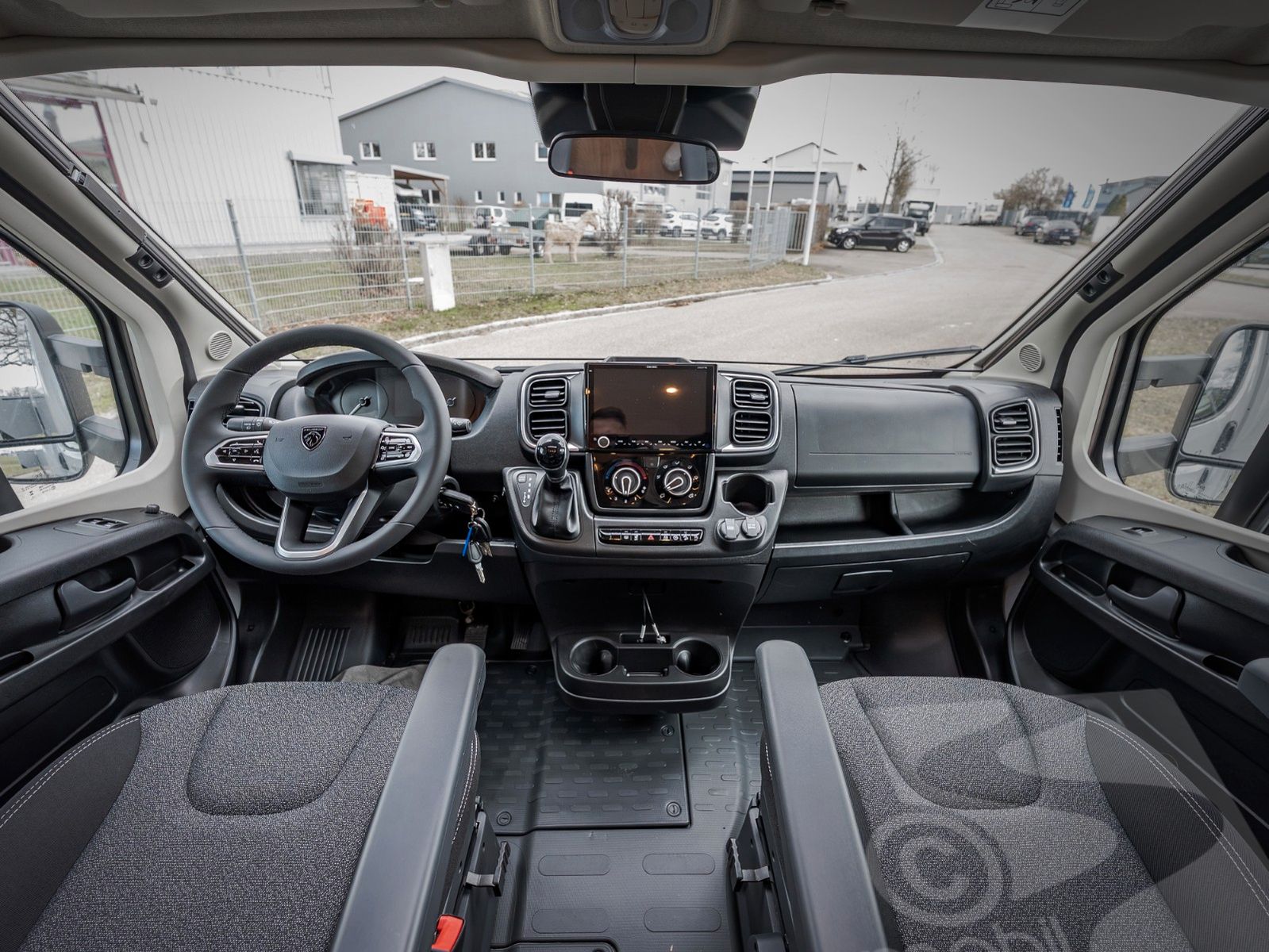 Fahrzeugabbildung Crosscamp EXPDN 7.4 E Peugeot Automatik