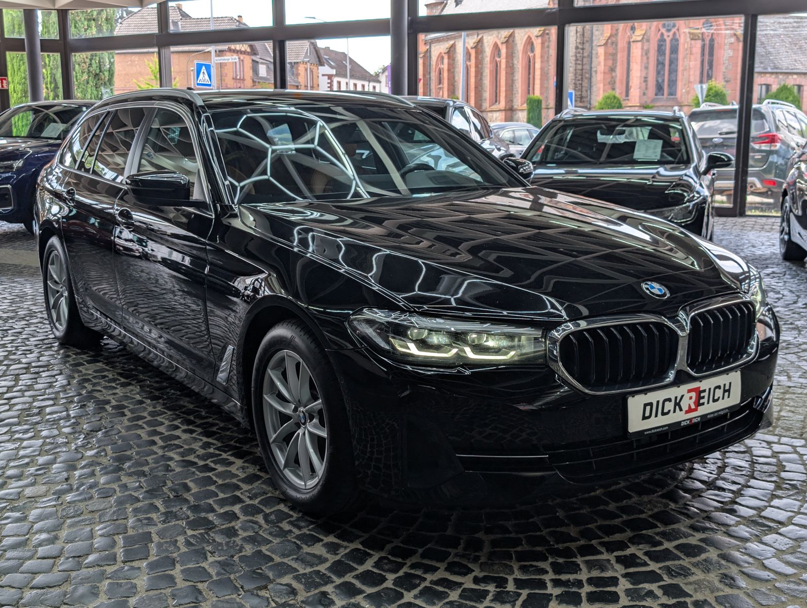 Fahrzeugabbildung BMW 520d M Sport MHEV LEDER HUD AMBI LED APP 4xSHZ