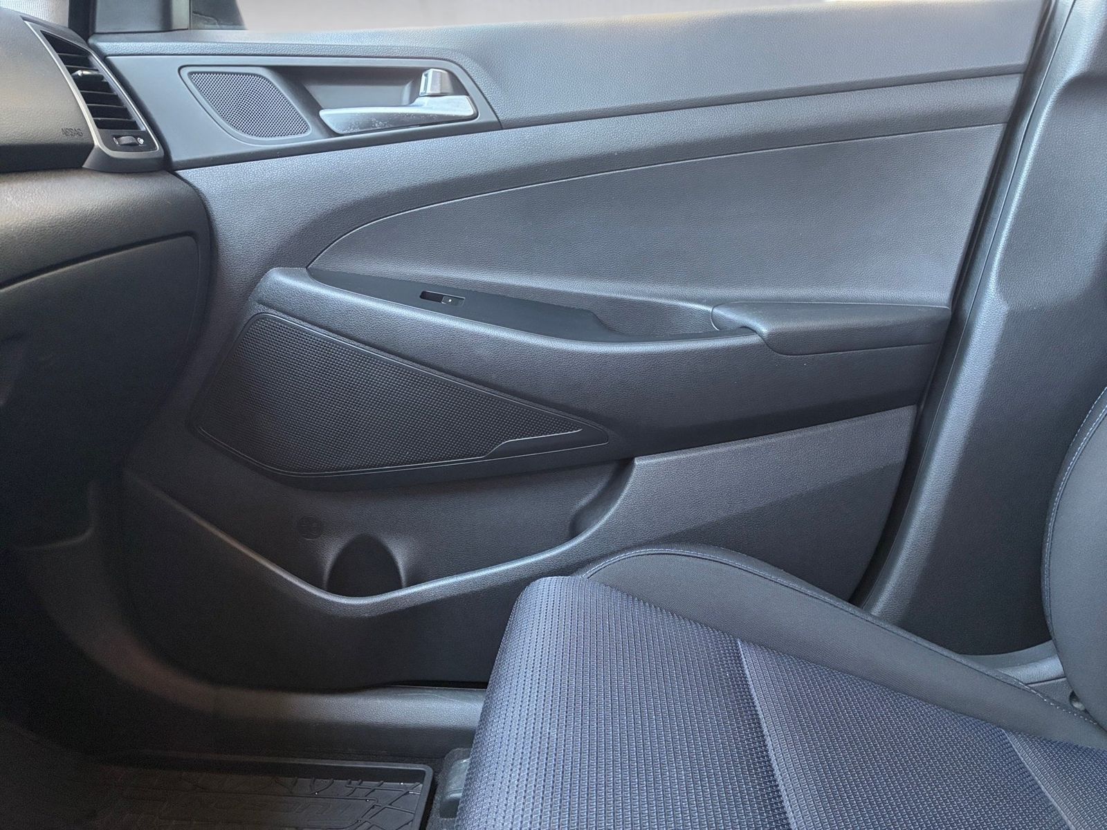 Fahrzeugabbildung Hyundai Tucson 1.6 Style KlimaA,LED,Navi,SHZ,2xKlima,PDC