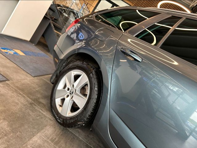 Skoda Octavia *2-Zonen*Navi*Tempo*PDC*