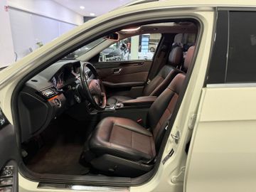 Mercedes E 200 - 12