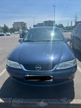 Opel Vectra 1.6 16V - - Opel Vectra in Frankfurt (Main)