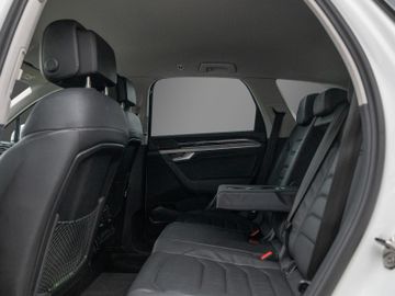 Volkswagen Touareg - 12