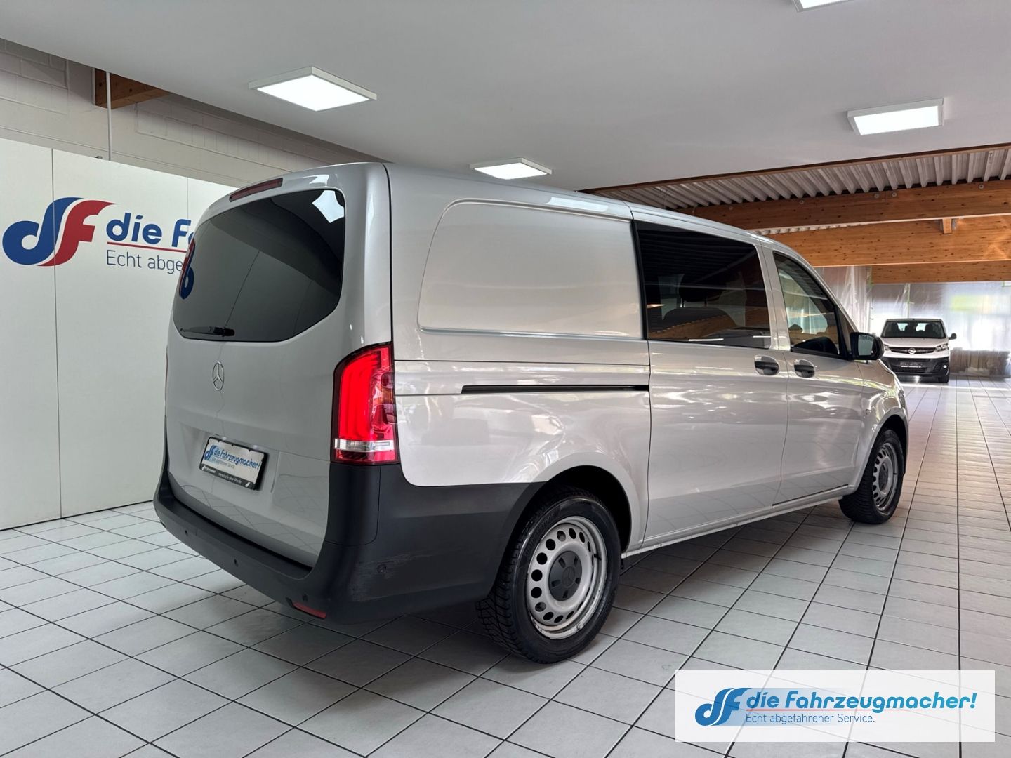 Fahrzeugabbildung Mercedes-Benz Vito Mixto 119CDI 4x4 lang Navi Digitales Cockpi