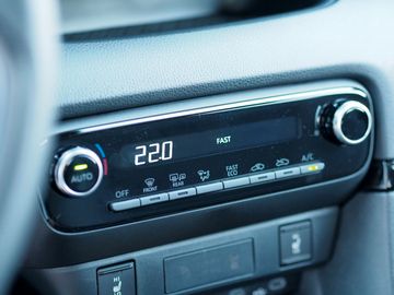 Bild 15 Toyota Yaris Hybrid Style,PDC v+h,Kamera,LED