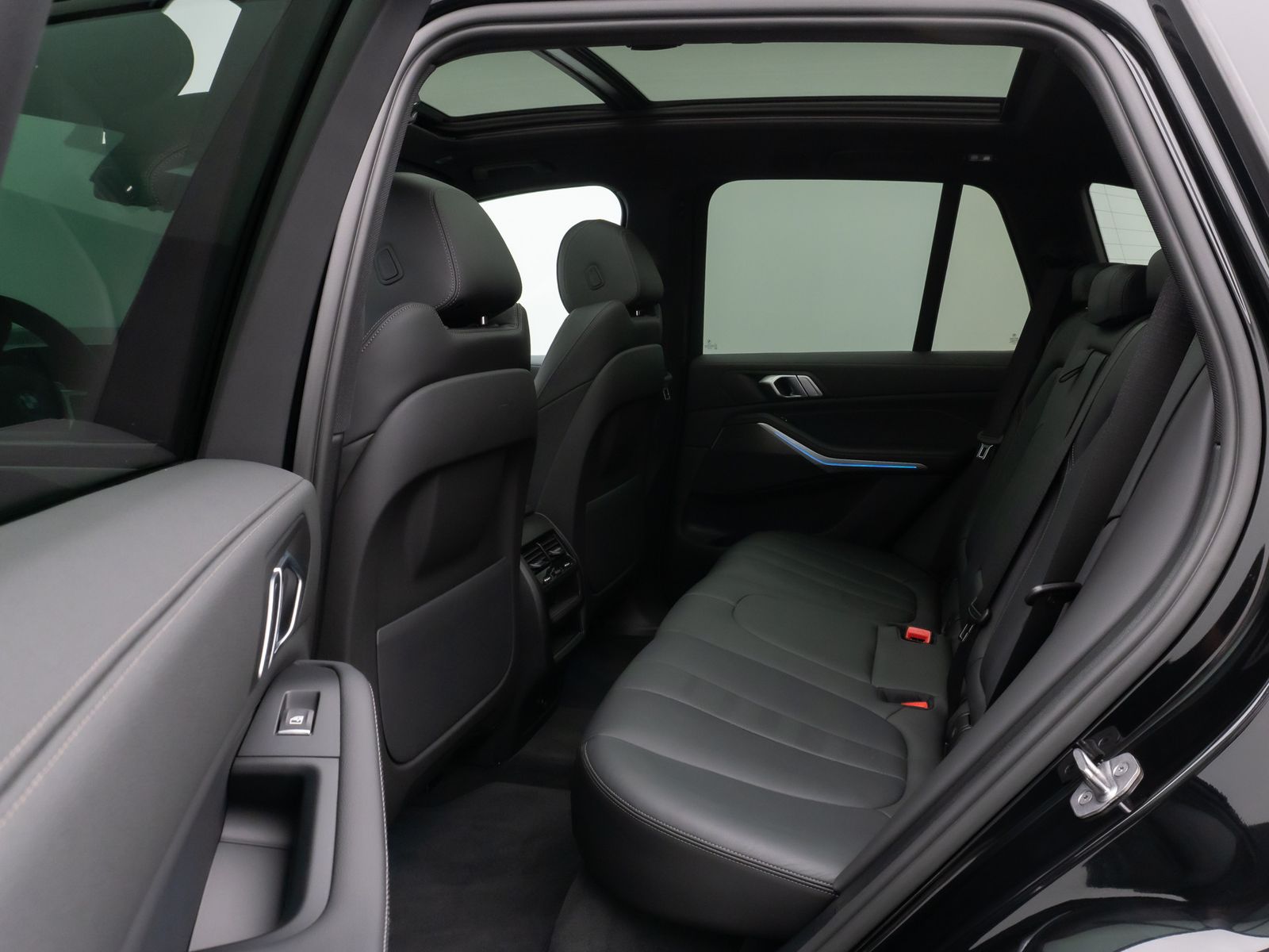 Fahrzeugabbildung BMW X5 xD45e M Sport Panorama 360° HUD DAB HiFi 21"