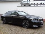 BMW 520d M Sport - ICONIC GLOW, H&K- Sound - BMW 520: D
